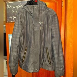 Columbia womens Black and gray pattern and metal clasps hooded ski jacket. NWOT